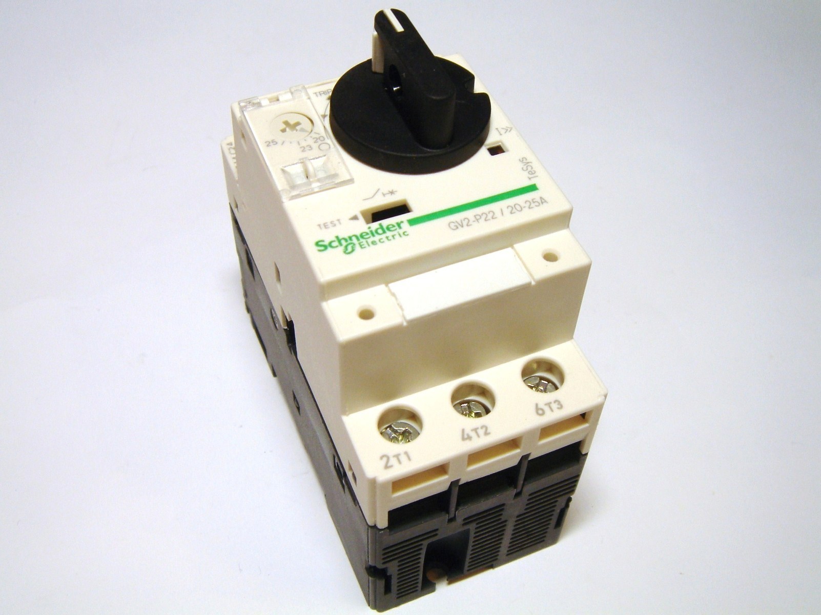 Автоматический выключатель 2 5. Шнайдер gv2. Автоматический выключатель двигателя Schneider Electric 2,5-4a. Выключатель cv2-p (Schneider Electric). Автомат Шнайдер gv3p73.
