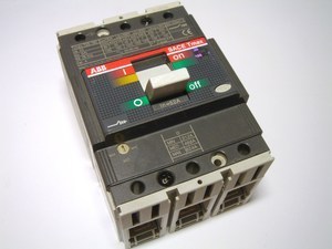 
	Автоматический выключатель 3-фазный, 32A, ABB, SACE Tmax T2S160, 1SDA053126R1 

