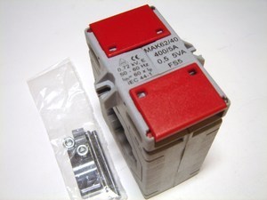  
	Трансформатор тока 400/5A, MAK 62/40 
