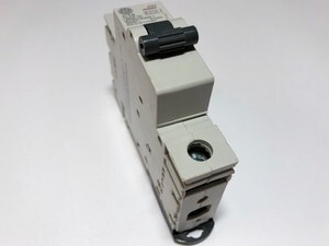  
	Модульный автоматический выключатель 1-фазный C 10A, General Electric, 674603, G61C10 
