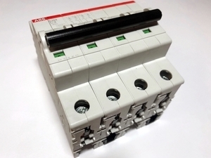  
	Модульный автоматический выключатель 4-полюсный, C 2A, ABB, S204-C2, 2CDS254001R0024 
