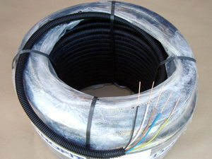  
	 Безгалогенная  труба гибкая гофрированная с проводами 5 x 1,5 мм², Monflex 
