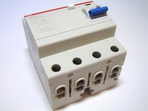  
	Aвтомат тока утечки 3-фазный 25 A,  300мA(0,3A) , ABB, F204 AC-25/0,3, 2CSF204001R3250 
