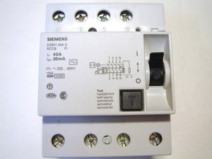  
	Aвтомат тока утечки 3-фазный 40 A, 30мA(0,03A), Siemens, 5SM1 344-0 
