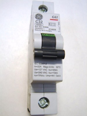  
	Модульный автоматический выключатель 1-фазный C 32A, General Electric, G61C32, 674608 
