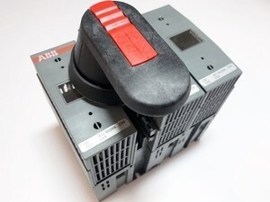  
	Поворотный выключатель нагрузки с плавкими предохранителями 3-фазный 63A, OS63D12, ABB, 1SCA022434R7810 
