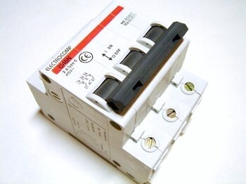<p>
	Модульный автоматический выключатель 3-фазный, C 2A, Electrocomp, C45N</p>
