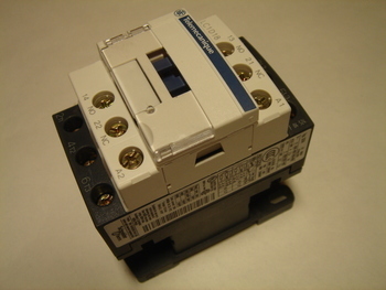 <p>
	Куплю контакторы 3-фазные 32A, LC1D18, Schneider Electric</p>
