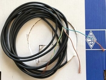 <p>
	Куплю резиновый кабель 3 G 0,75 мм²</p>
