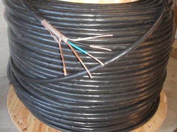 <p>
	Куплю медный земляной кабель 4 x 6 + 6 мм²</p>
