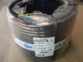 <p>
	Куплю медный кабель Profit 3 x 2,5 мм²</p>
