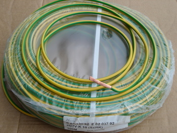<p>
	Куплю провод 10 мм², жёлто-зелёный</p>
