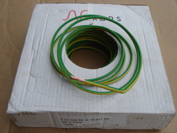 <p>
	Куплю провод 6 мм², жёлто-зелёный</p>
