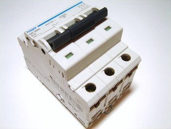 <p>
	Модульный автоматический выключатель 3-фазный D 6A, Hager, ND306A, 464735</p>
