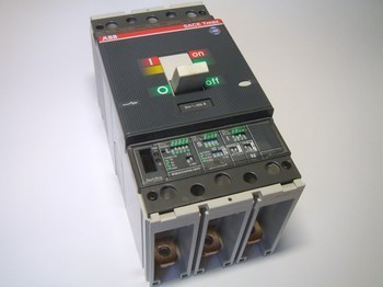 <p>
	Куплю автоматические выключатели 3-фазные, 250A, ABB</p>
