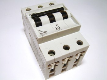 <p>
	Модульный автоматический выключатель 3-фазный, C 4A, Siemens, 5SX23</p>
