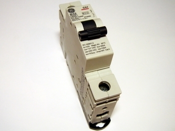 <p>
	Модульный автоматический выключатель 1-фазный B 32A, General Electric, G61B32, 674699</p>
