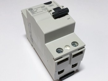 <p>
	Aвтомат тока утечки 1-фазный 40 A, 30мA(0,03A), KBDA 240/30, General Electric, 693466</p>
