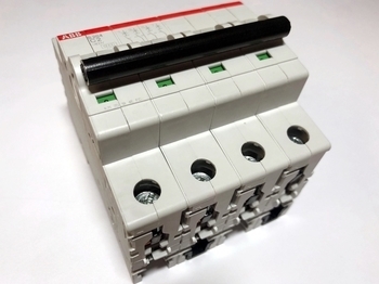<p>
	Модульный автоматический выключатель 4-полюсный, C 2A, ABB, S204-C2, 2CDS254001R0024</p>

