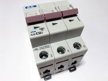 <p>
	Модульный автоматический выключатель 3-фазный C 32A, Eaton, PLS6-C32/3-MW, 242952</p>
