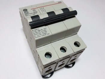<p>
	Модульный автоматический выключатель 3-фазный, B 10A, General Electric, G63B10, 674727</p>
