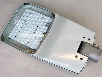 <p>
	Светодиодный уличный светильник 156 Вт, Philips, BGP293 LED240-4S/740 II DM12DN10 CLO D24</p>
