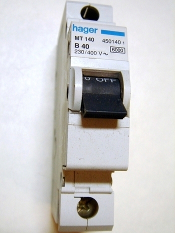 <p>
	Модульный автоматический выключатель 1-фазный, B 40A, Hager, MT140, 450140</p>
